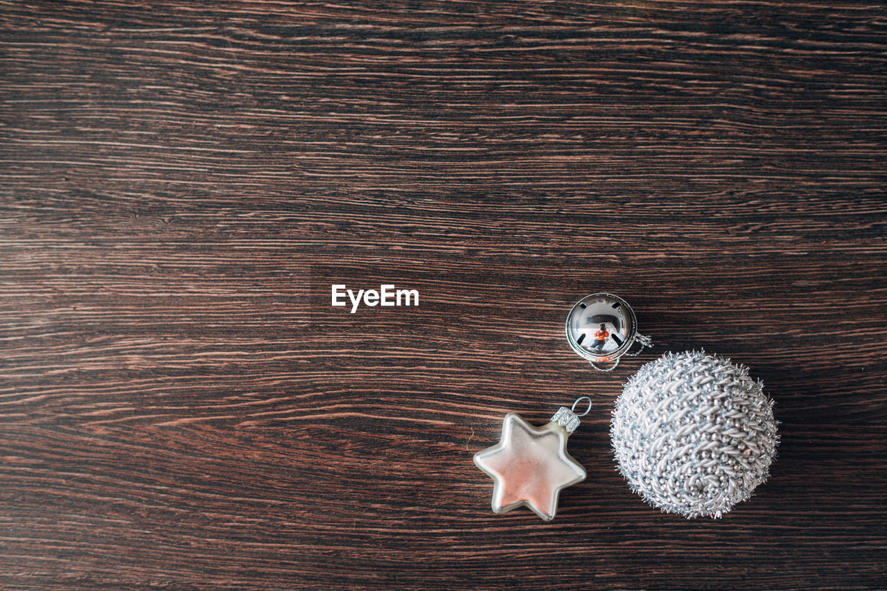 wood, no people, table, brown, directly above, still life, indoors, animal, food and drink, high angle view, representation, pattern, textured, food, animal themes, white, animal representation, copy space, creativity, bird