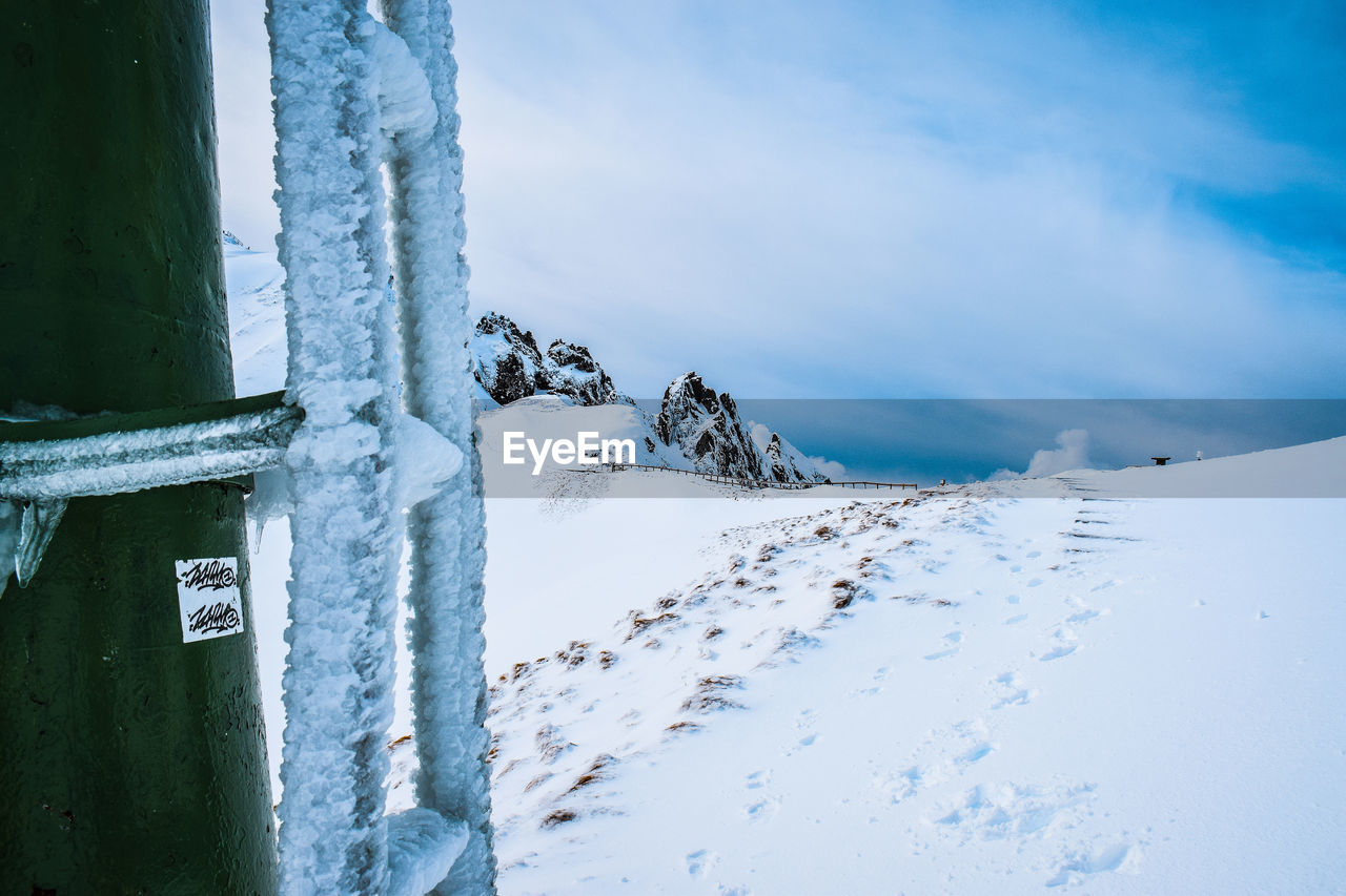 SCENIC VIEW OF FROZEN SEA AGAINST SKY DURING WINTER