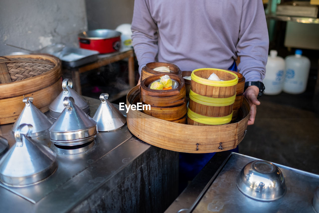 MIDSECTION OF MAN PREPARING FOOD