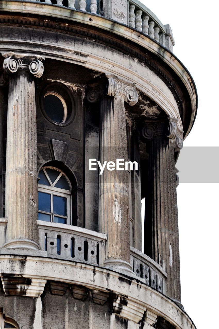 LOW ANGLE VIEW OF OLD BUILDING