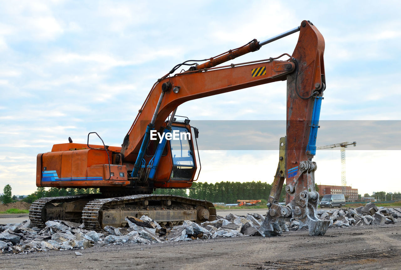 CRANES AT CONSTRUCTION SITE