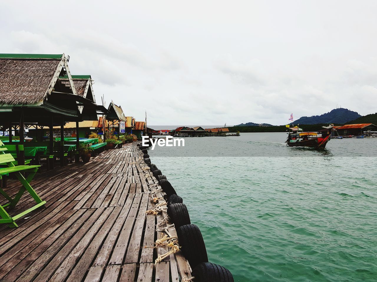 PANORAMIC VIEW OF WATER AGAINST SKY