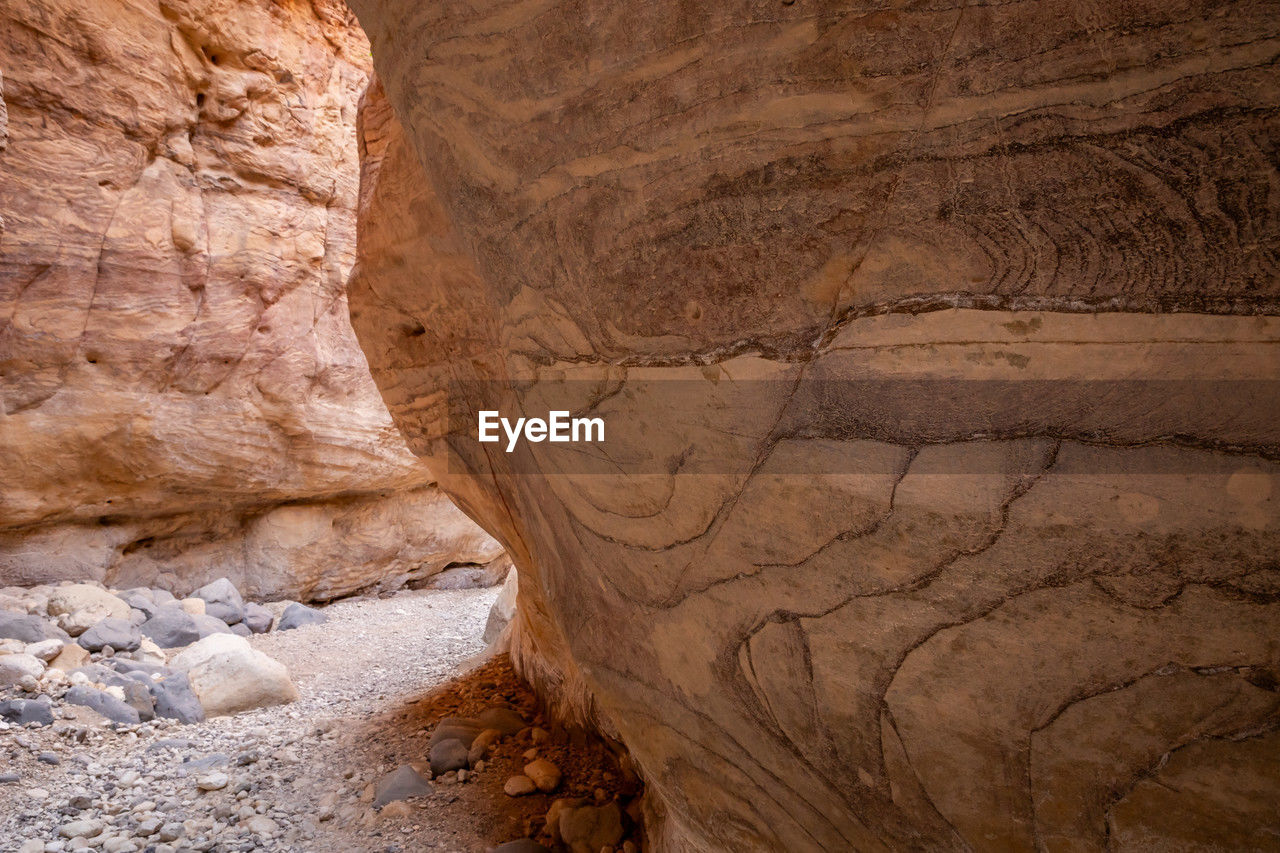rock, rock formation, wadi, nature, geology, no people, non-urban scene, scenics - nature, desert, land, beauty in nature, climate, travel destinations, environment, physical geography, travel, landscape, soil, eroded, extreme terrain, arid climate, day, outdoors, brown, formation, cave, sandstone, pattern, canyon, tranquility, textured, cliff, ancient history, dry, arch, tourism, sunlight