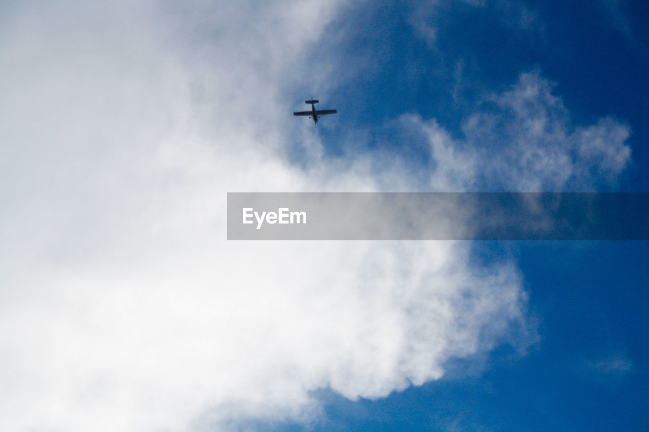 LOW ANGLE VIEW OF AIRPLANE IN SKY