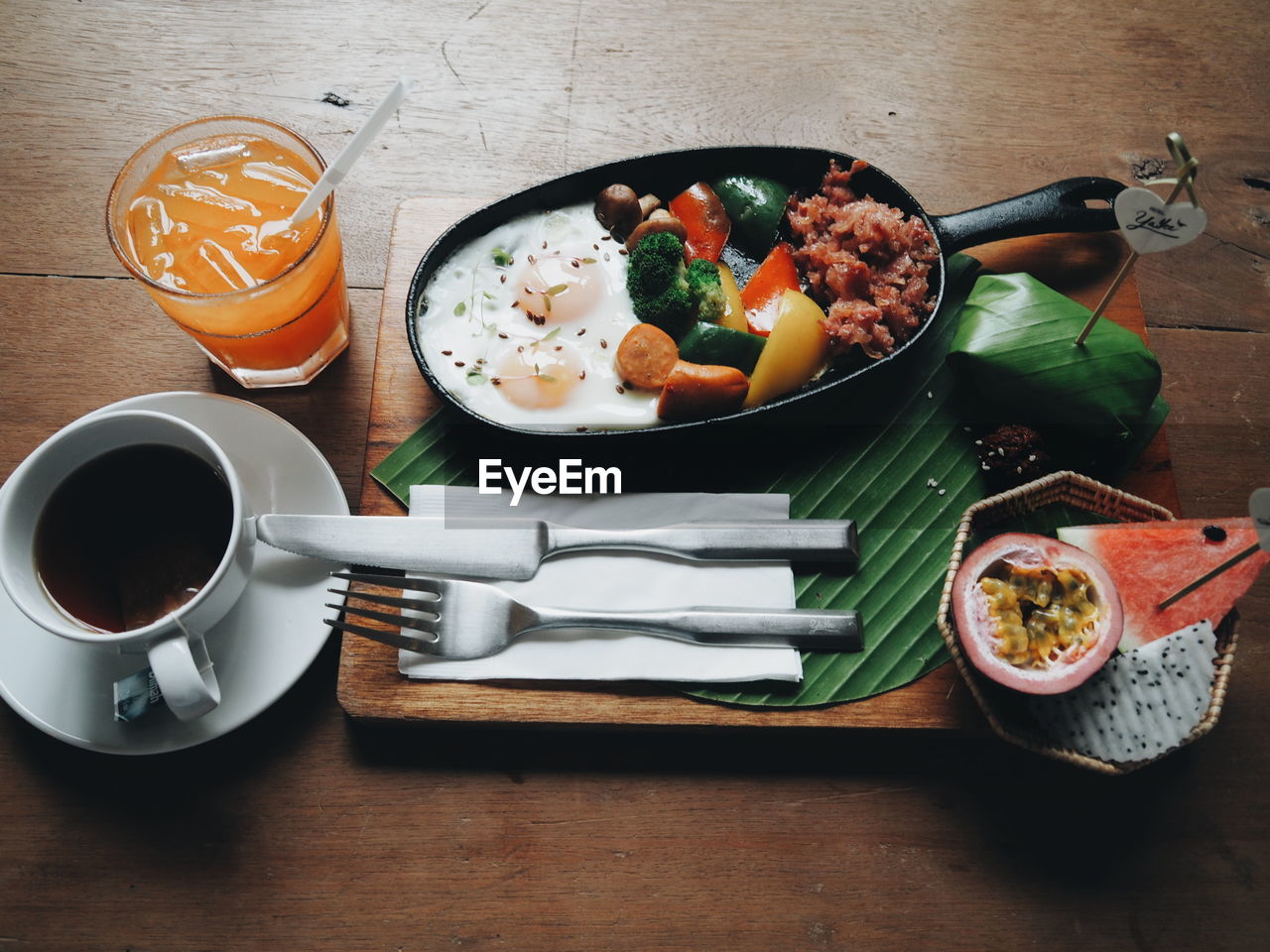 HIGH ANGLE VIEW OF BREAKFAST IN PLATE ON TABLE