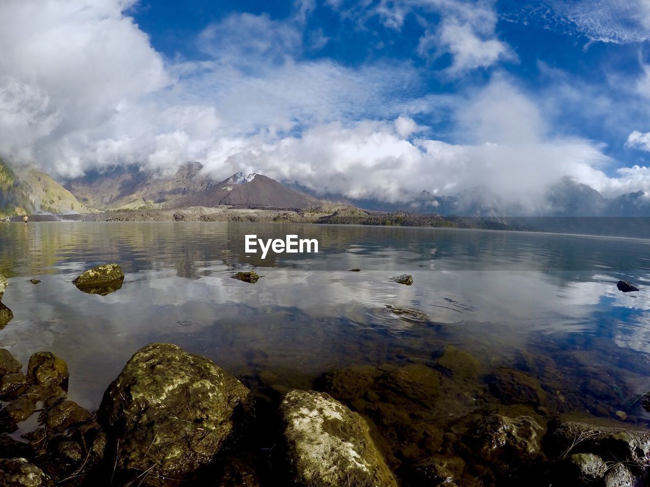 PANORAMIC VIEW OF LAKE AGAINST SKY