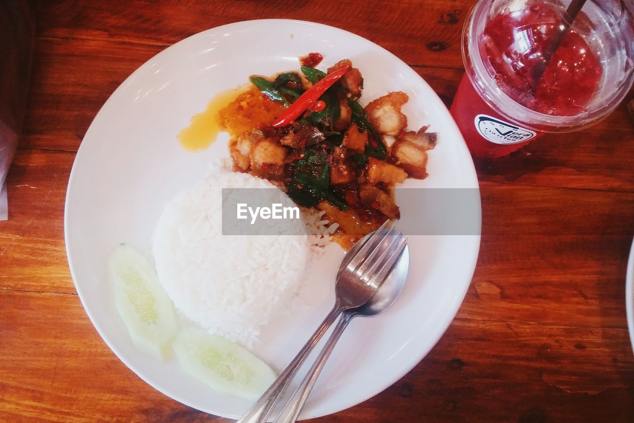 DIRECTLY ABOVE SHOT OF SERVED FOOD IN PLATE