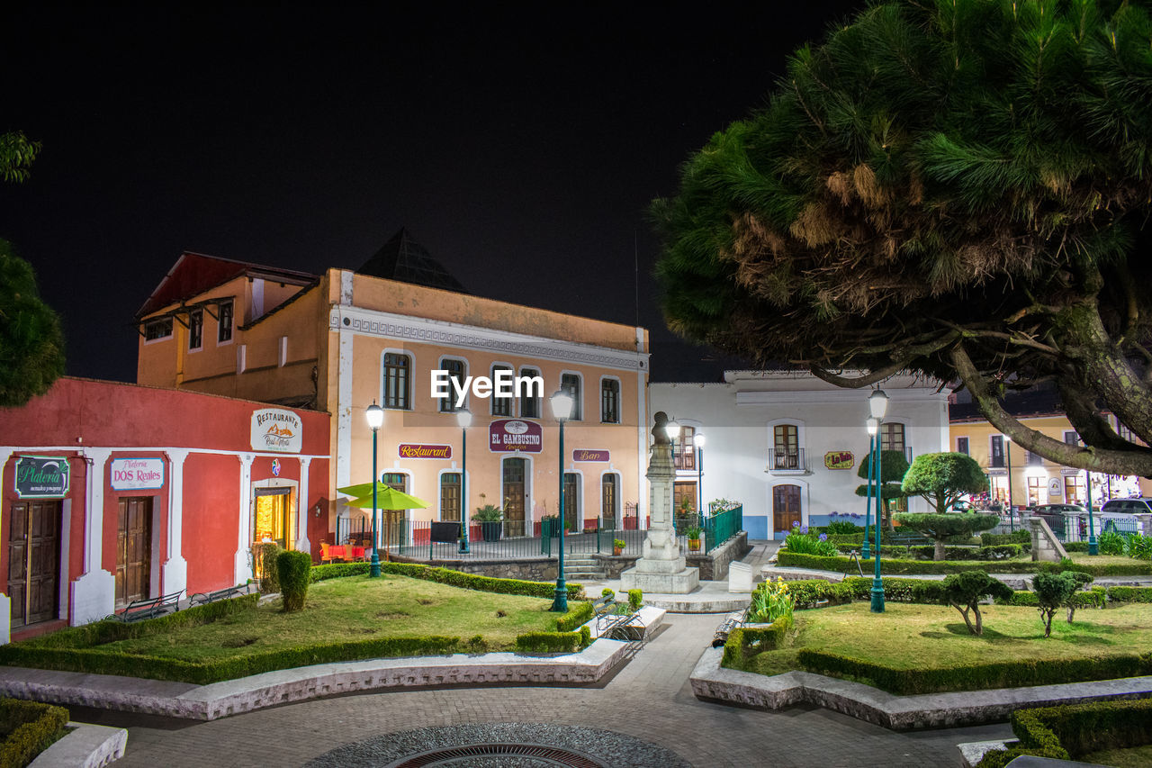 HOUSES BY STREET AGAINST SKY