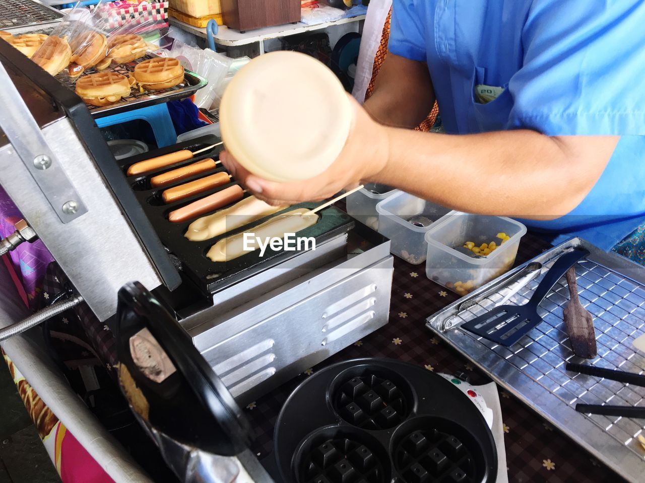 Midsection of man preparing food in kitchen