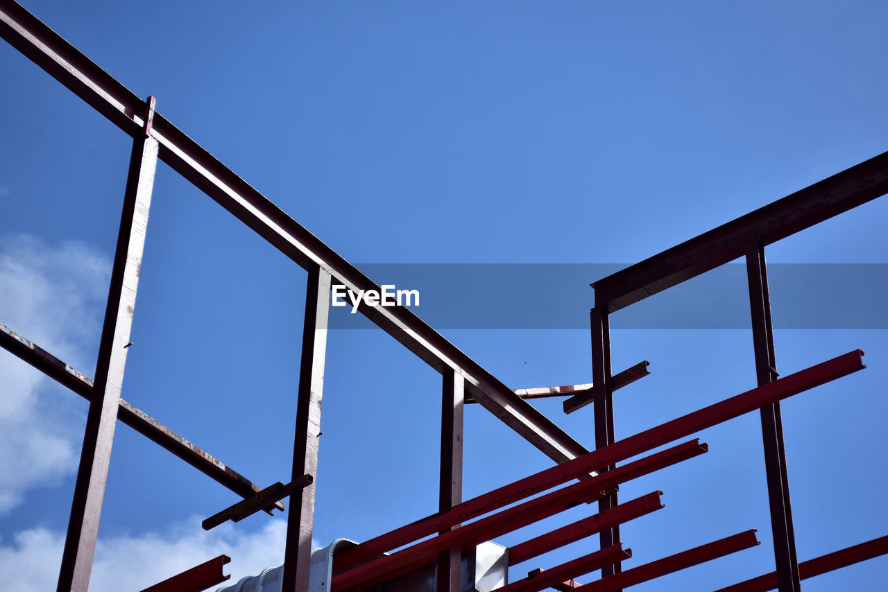 LOW ANGLE VIEW OF METAL BRIDGE AGAINST CLEAR BLUE SKY