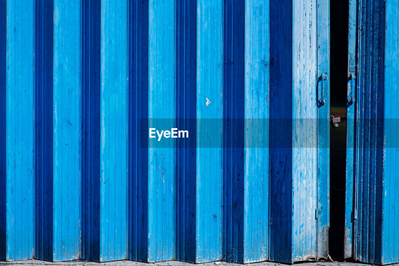 FULL FRAME SHOT OF BLUE WOODEN DOOR WITH CLOSED PATTERN