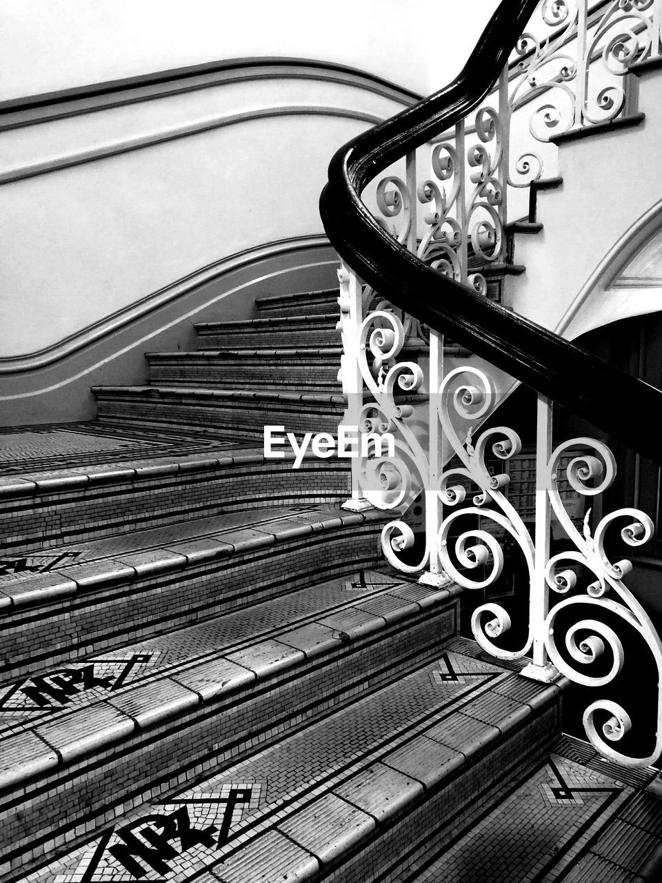 LOW ANGLE VIEW OF STEPS IN STAIRCASE