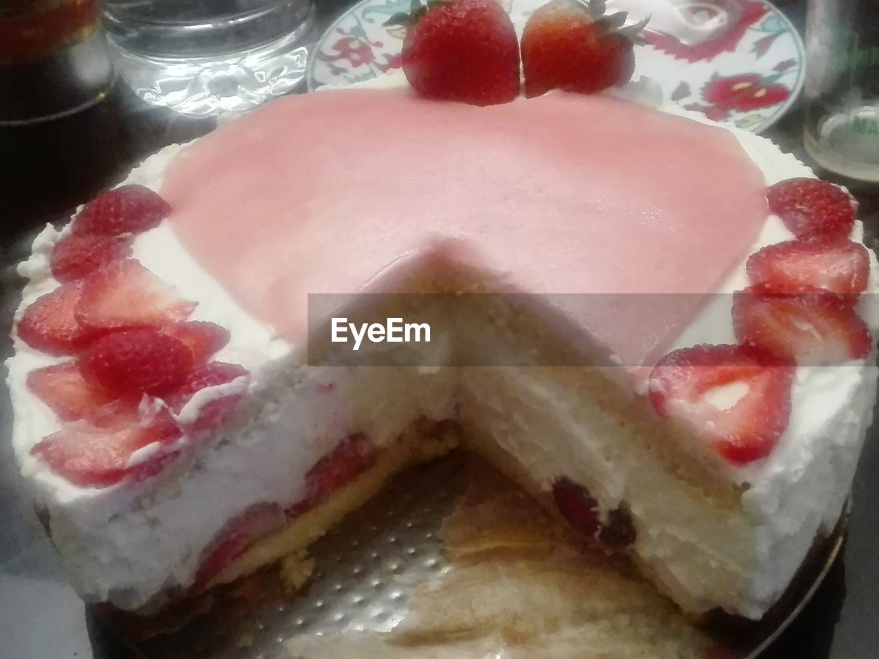 CLOSE-UP OF ICE CREAM WITH CAKE