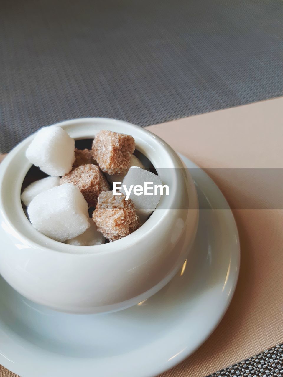 HIGH ANGLE VIEW OF ICE CREAM IN BOWL