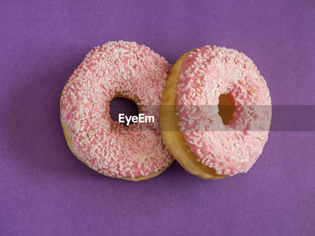 CLOSE-UP OF PURPLE CAKE