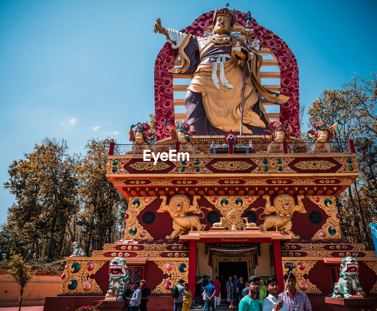 LOW ANGLE VIEW OF STATUE AGAINST TREES