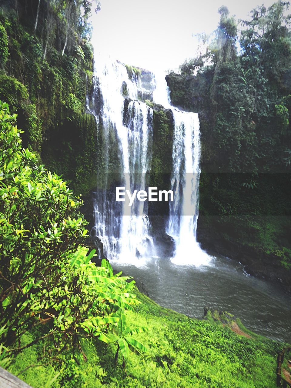 VIEW OF WATERFALL AGAINST SKY