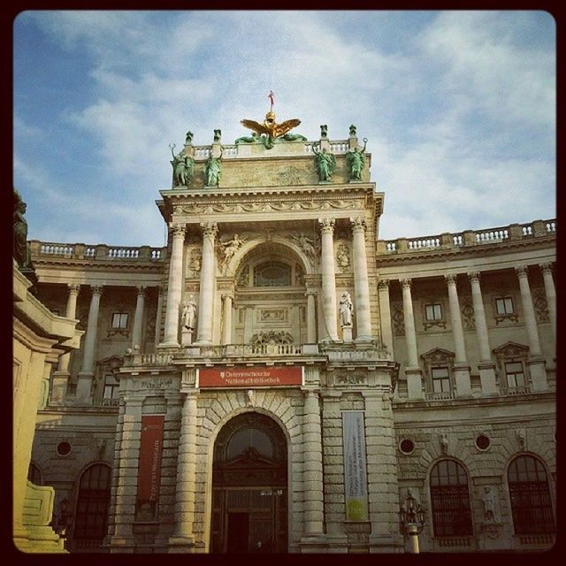 LOW ANGLE VIEW OF HISTORICAL BUILDING AGAINST SKY