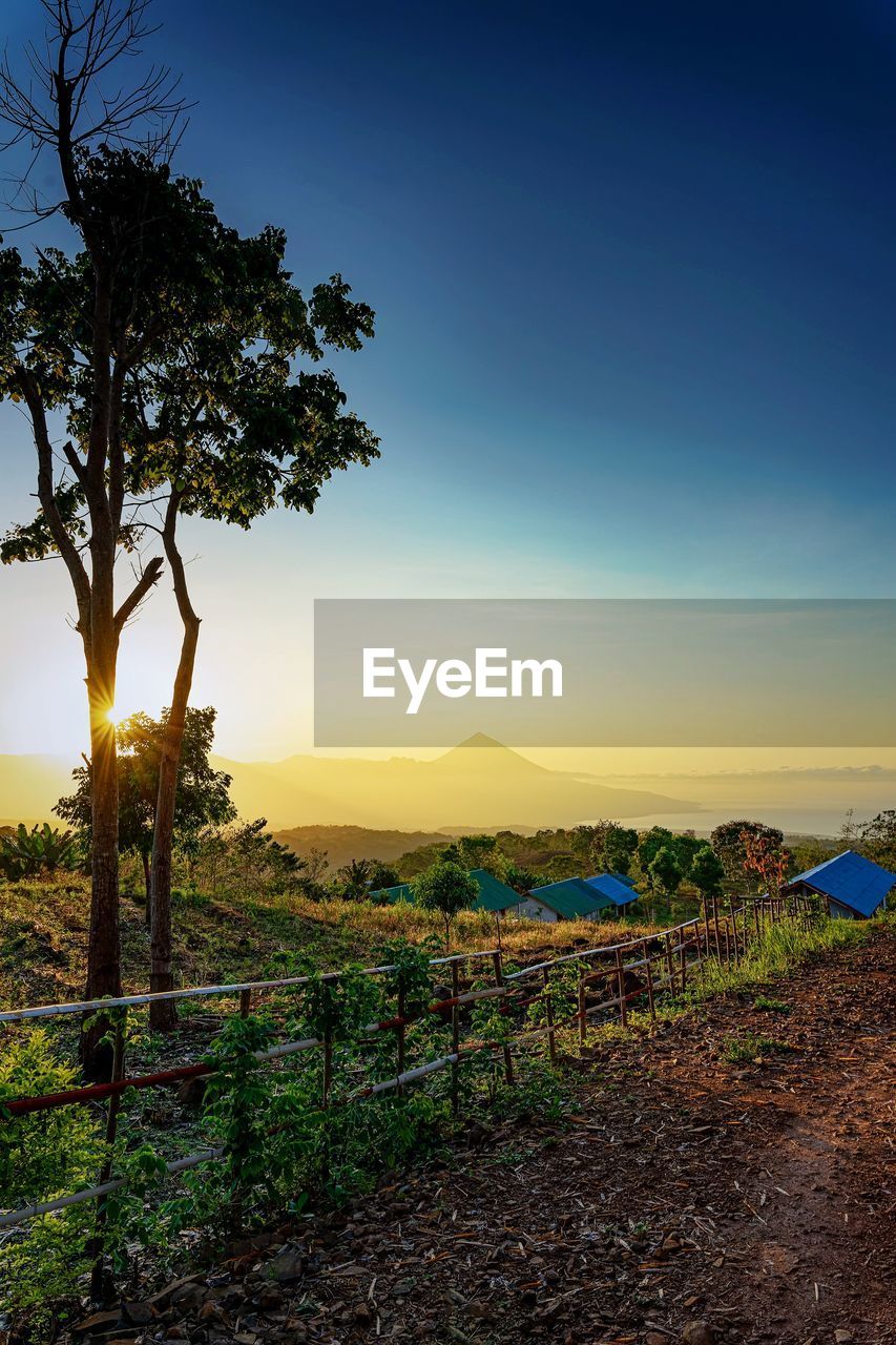 SCENIC VIEW OF FIELD AGAINST CLEAR SKY DURING SUNSET