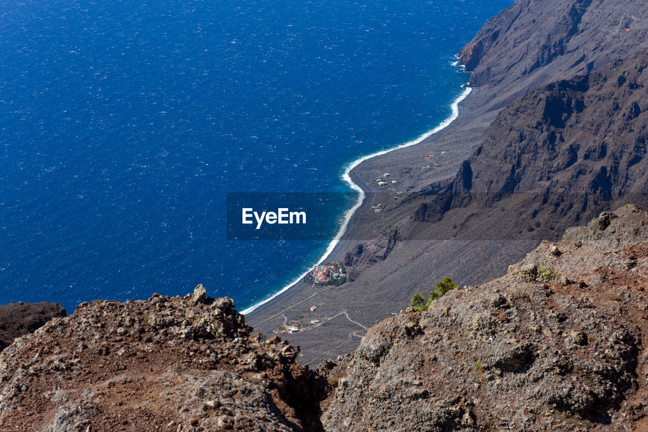 HIGH ANGLE VIEW OF ROCK FORMATIONS ON BEACH