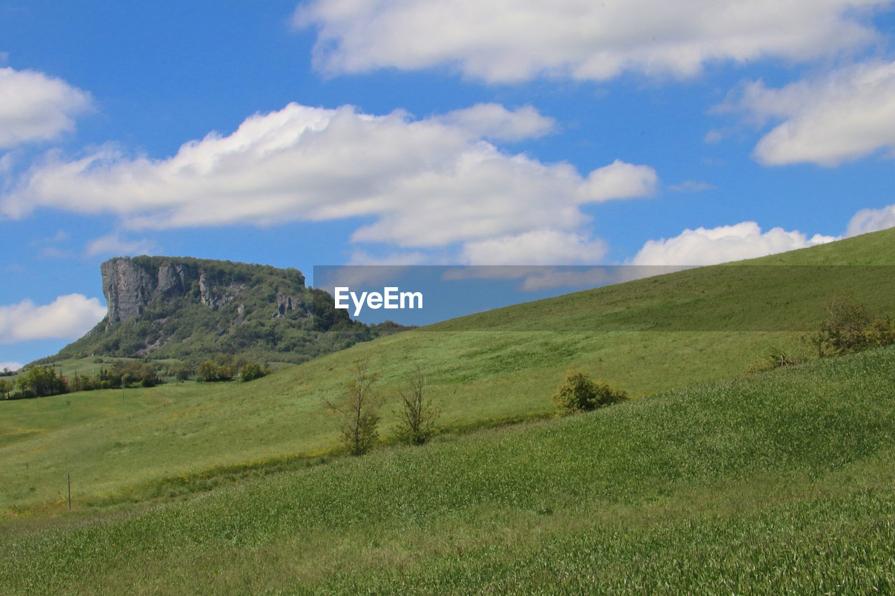 SCENIC VIEW OF LANDSCAPE AND MOUNTAINS AGAINST SKY