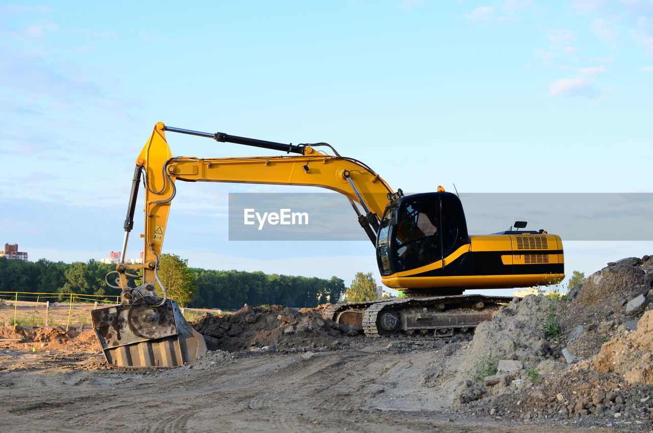 YELLOW CONSTRUCTION SITE