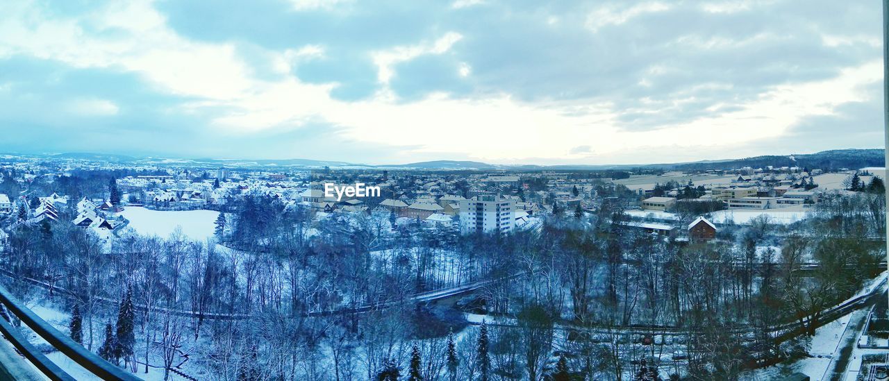 AERIAL VIEW OF CITYSCAPE AGAINST SKY