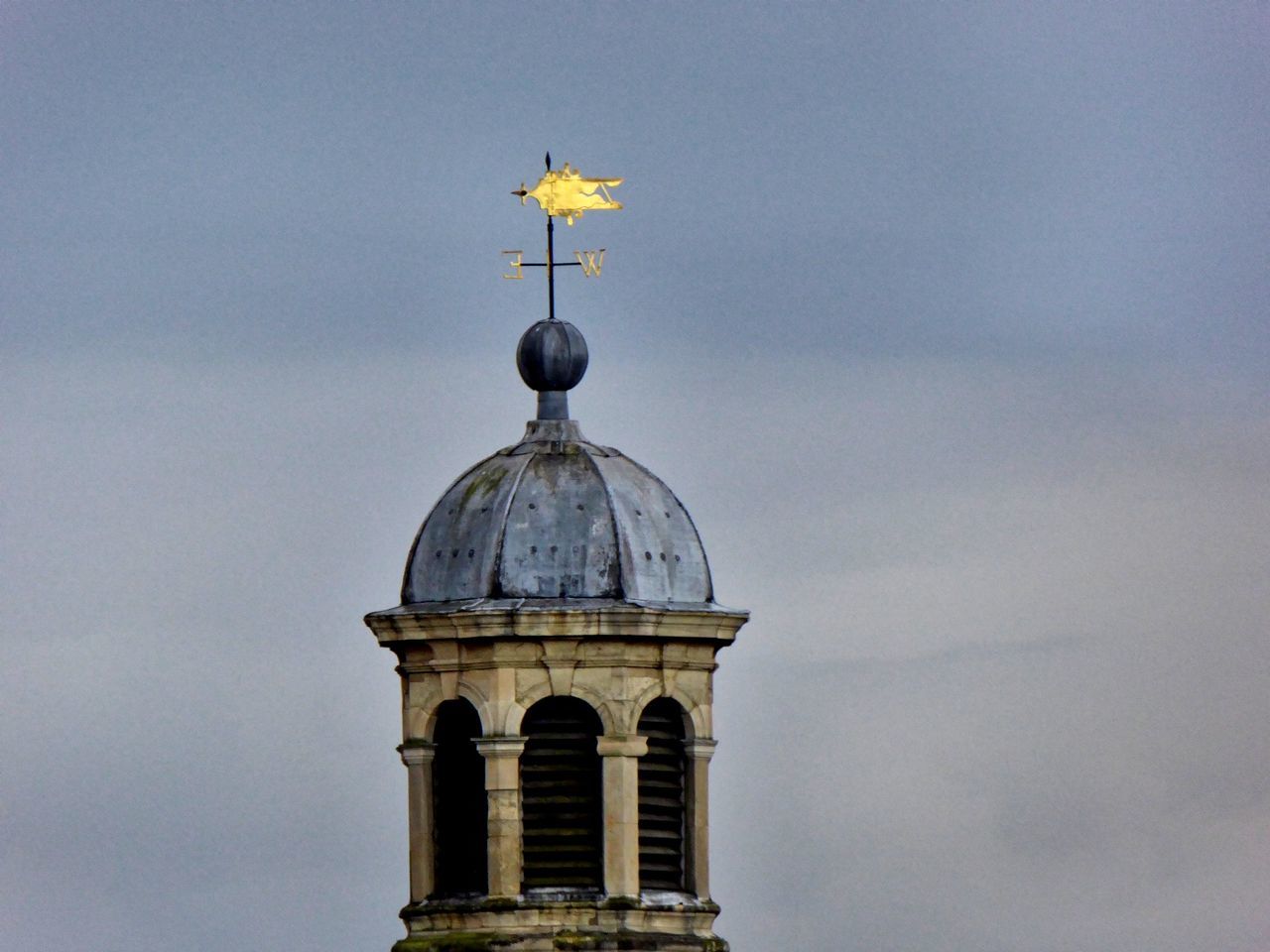 LOW ANGLE VIEW OF DOME AGAINST SKY