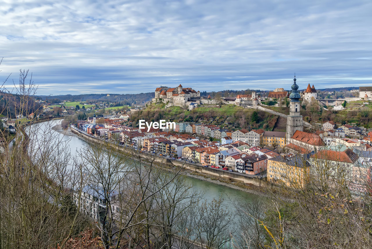 HIGH ANGLE VIEW OF RIVER AND BUILDINGS IN TOWN