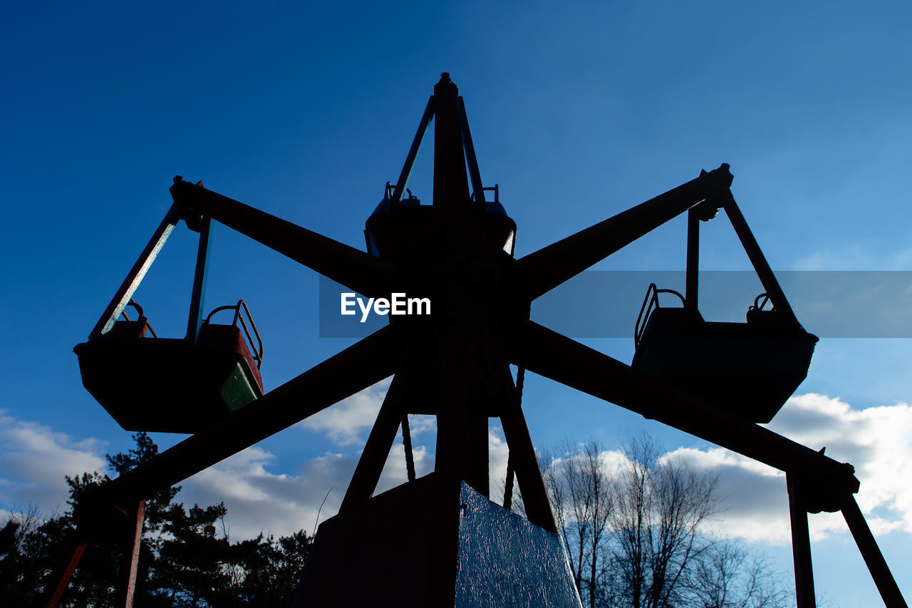 LOW ANGLE VIEW OF SILHOUETTE CRANES AGAINST SKY AT DUSK