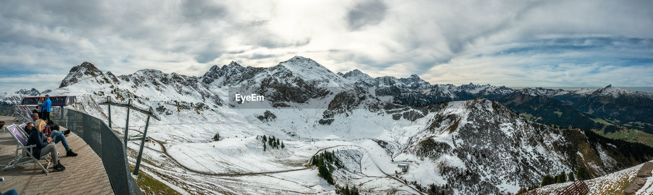 PANORAMIC VIEW OF SNOWCAPPED MOUNTAIN AGAINST SKY