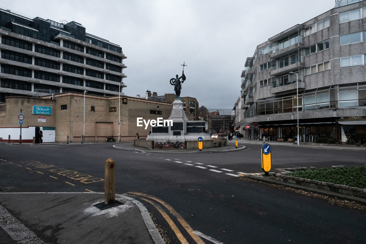 STATUE OF CITY STREET