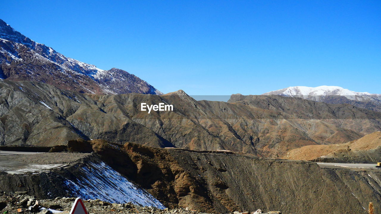 SCENIC VIEW OF MOUNTAIN RANGE AGAINST BLUE SKY