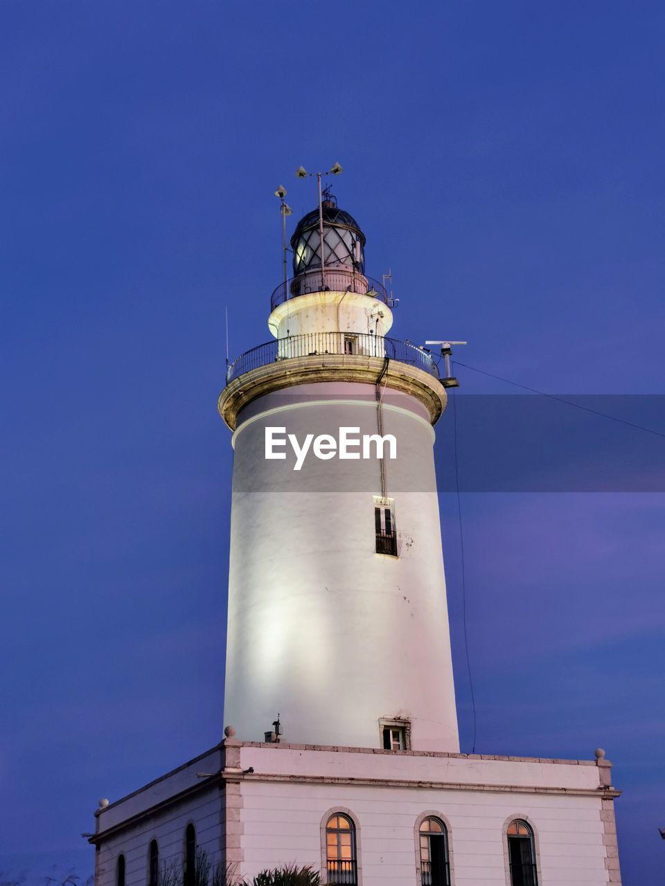 LOW ANGLE VIEW OF LIGHTHOUSE AGAINST BUILDING