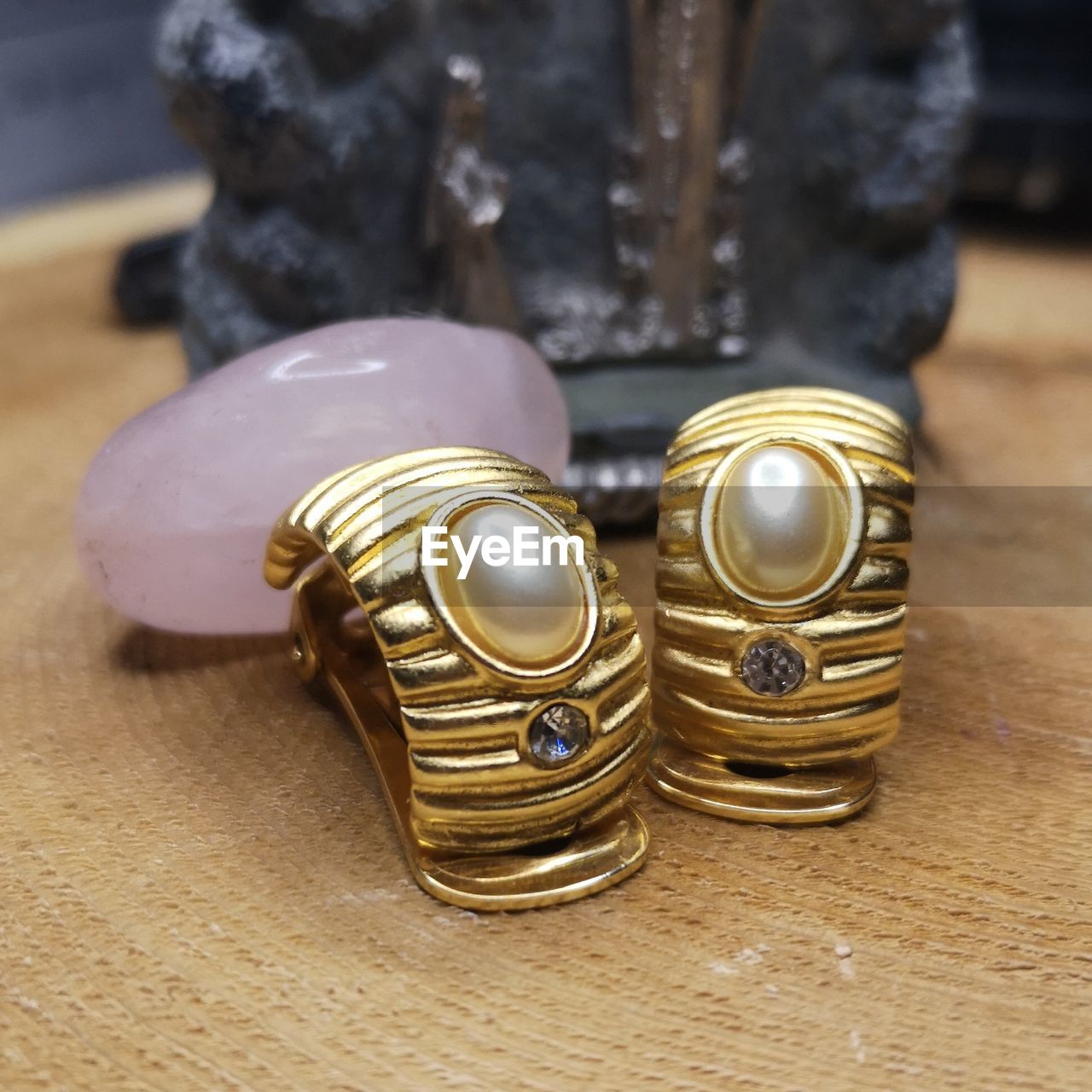 HIGH ANGLE VIEW OF COINS ON TABLE AT HOME