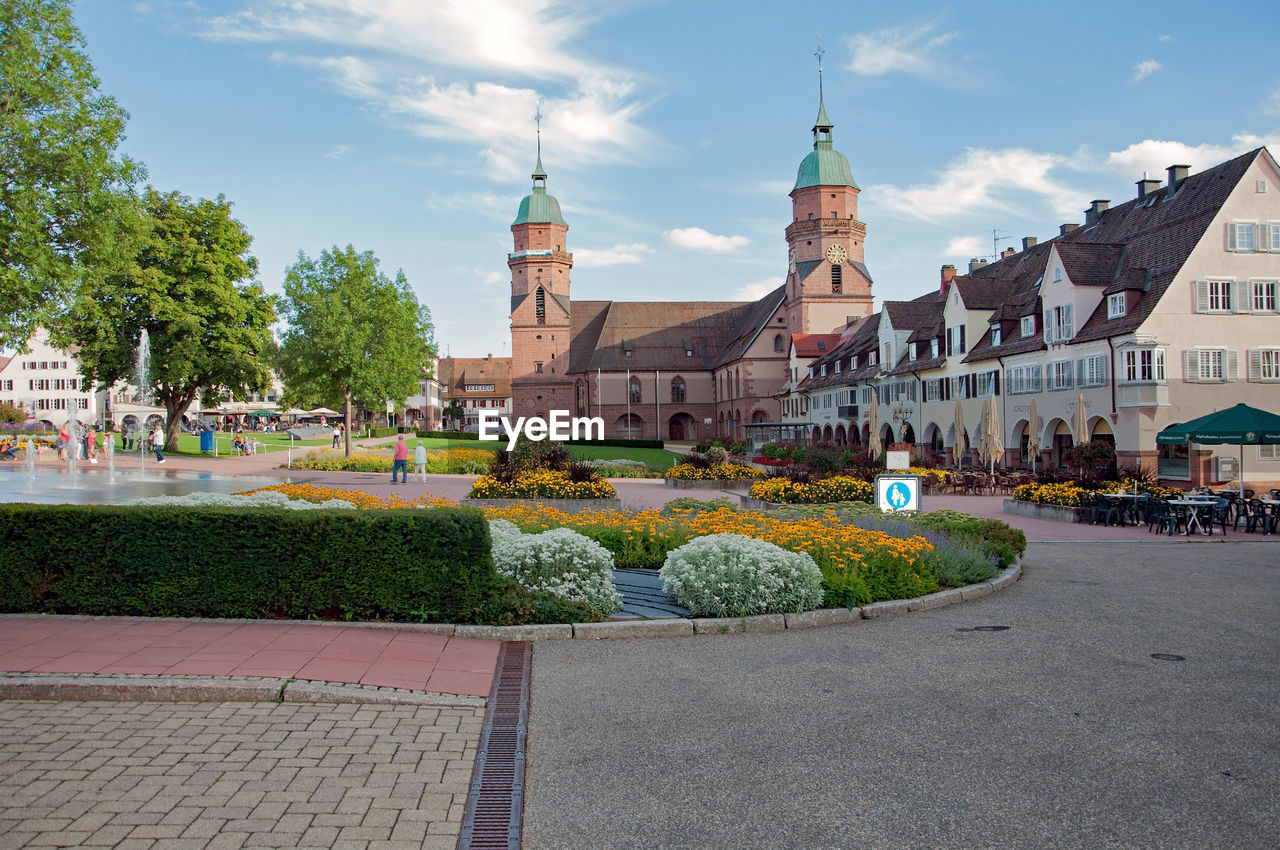 VIEW OF BUILDINGS IN CITY