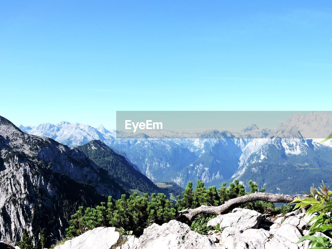 SCENIC VIEW OF MOUNTAINS AGAINST CLEAR BLUE SKY