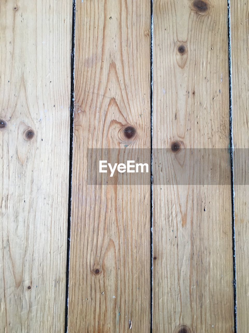 FULL FRAME SHOT OF WEATHERED WOODEN PLANK