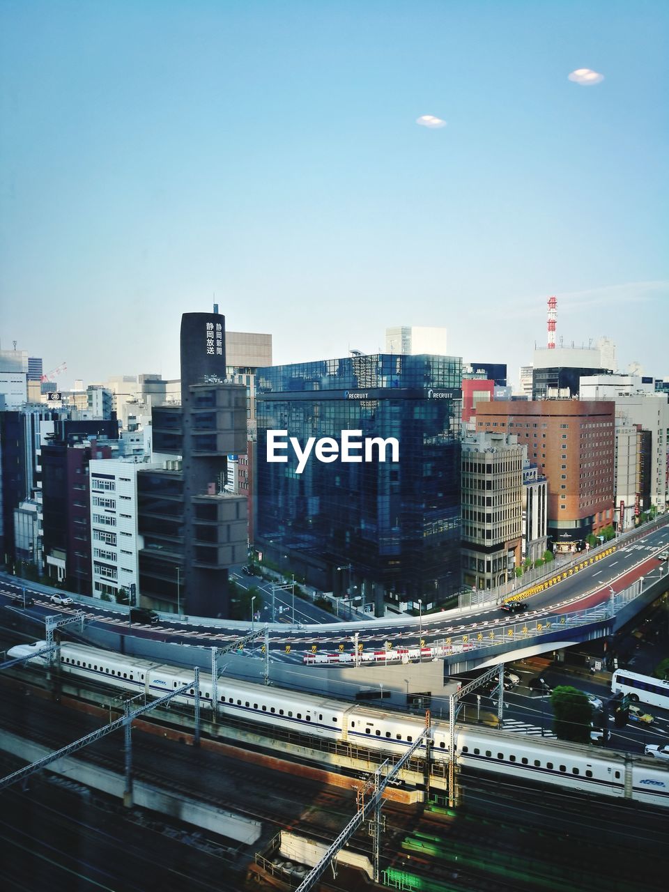 HIGH ANGLE VIEW OF BUILDINGS AGAINST SKY