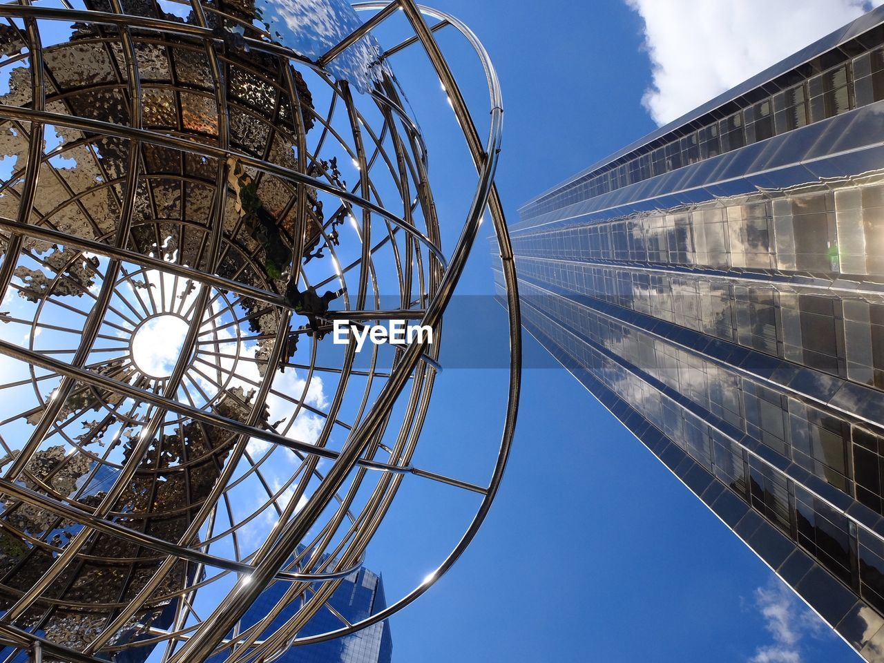 LOW ANGLE VIEW OF BUILT STRUCTURE AGAINST SKY