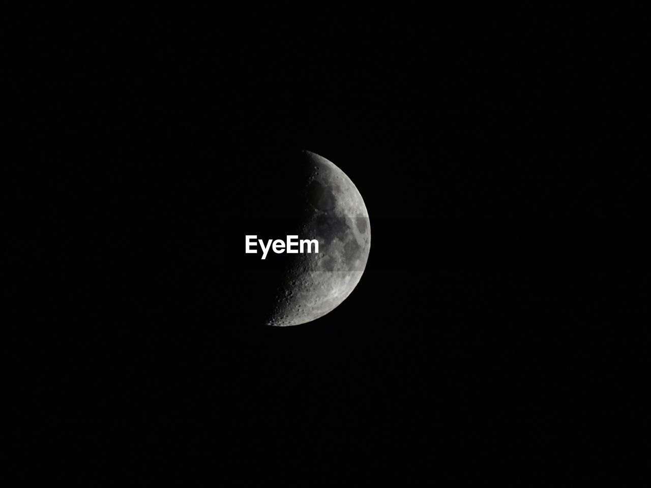 LOW ANGLE VIEW OF MOON IN SKY AT NIGHT