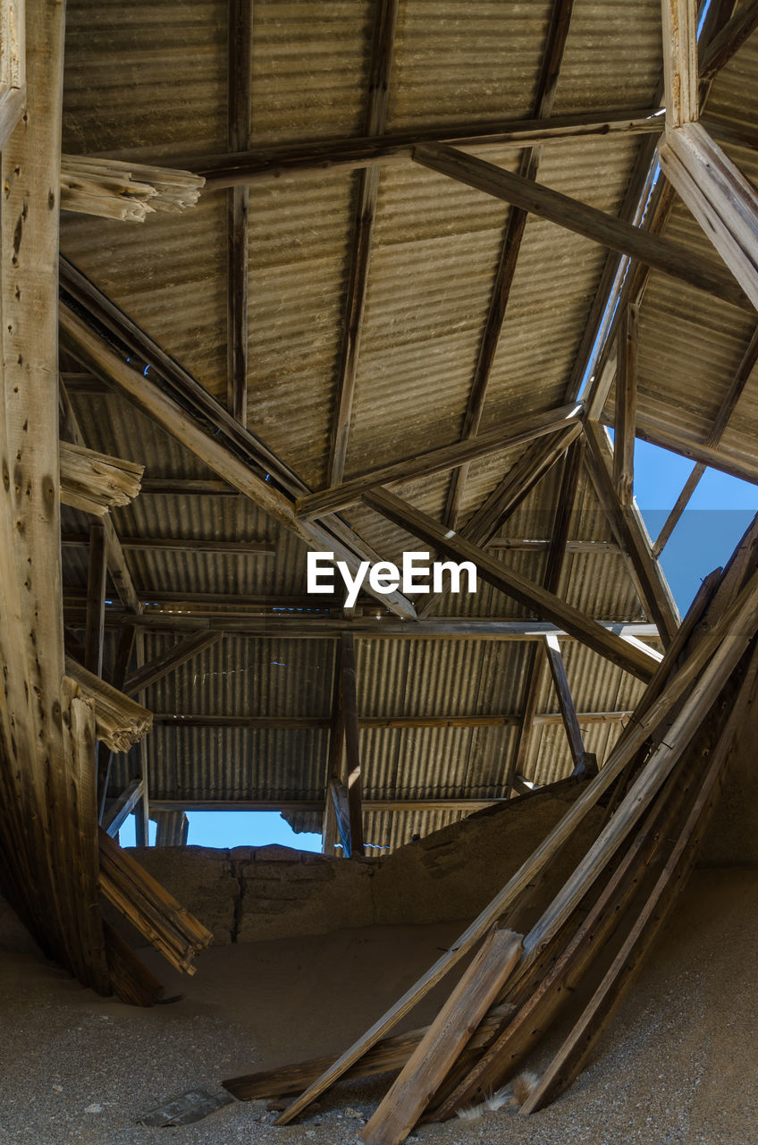 Abandoned house filled with sand at former german mining town kolmanskop near luderitz, namibia