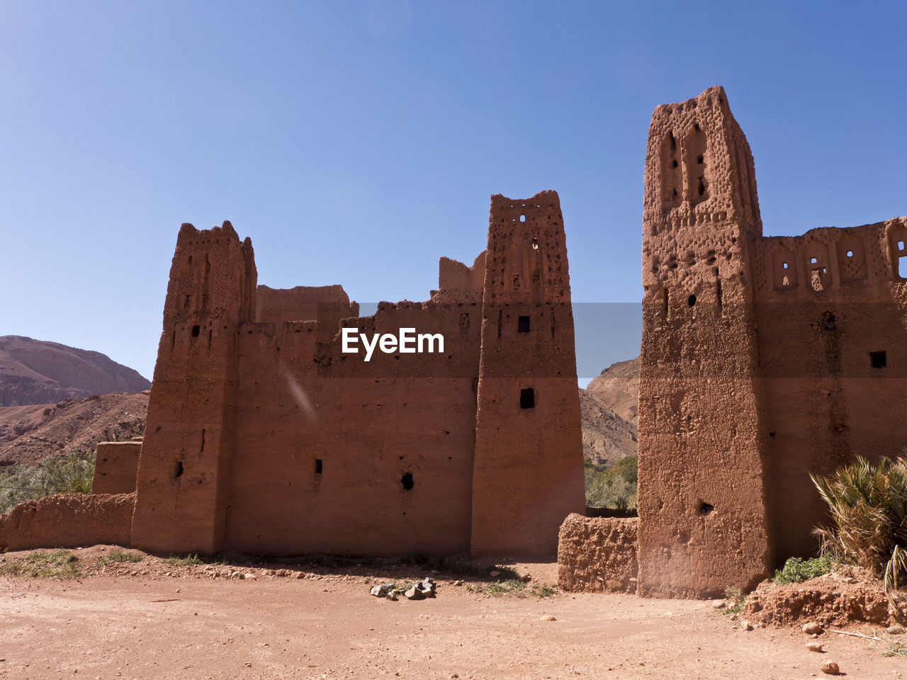 Hike through the dadestal at the oasis boumalne in the southern part of the atlas mountains.