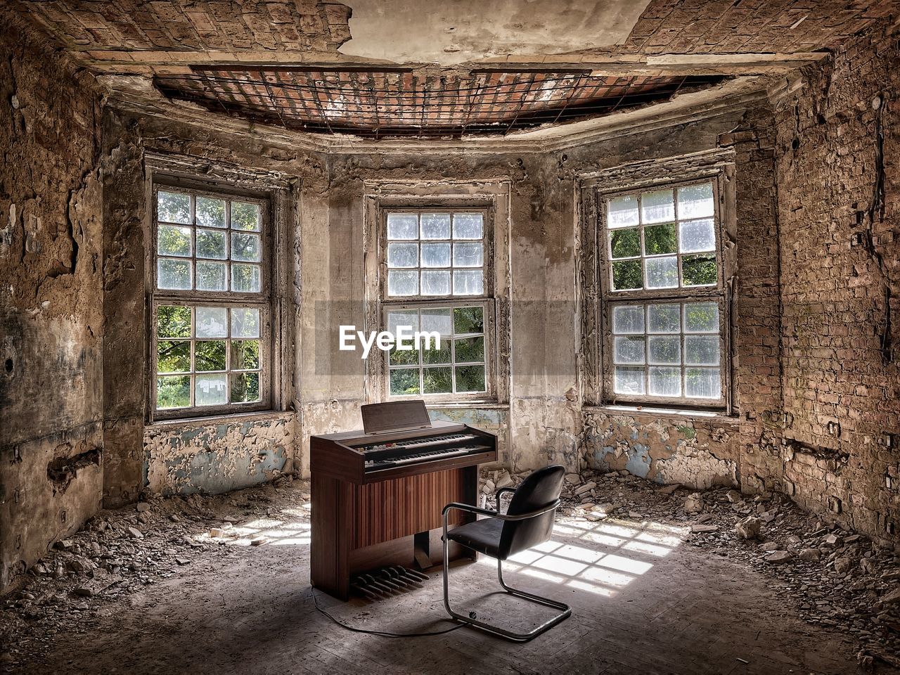 EMPTY CHAIRS AND TABLES IN BUILDING