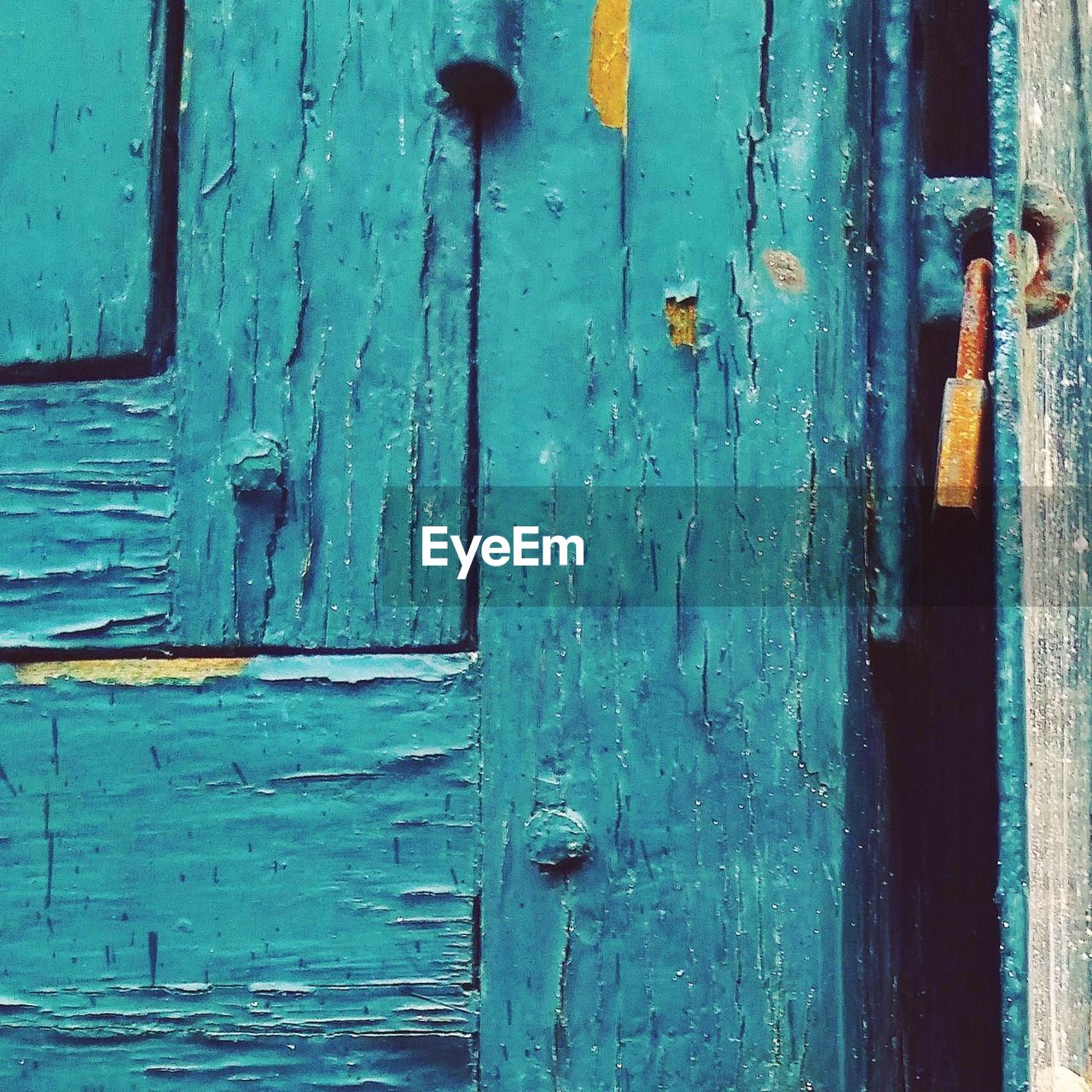 FULL FRAME SHOT OF OLD DOOR