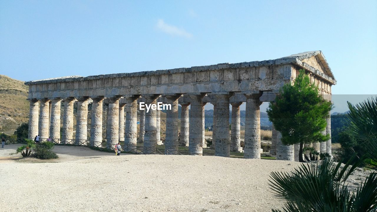 VIEW OF OLD RUINS AGAINST SKY