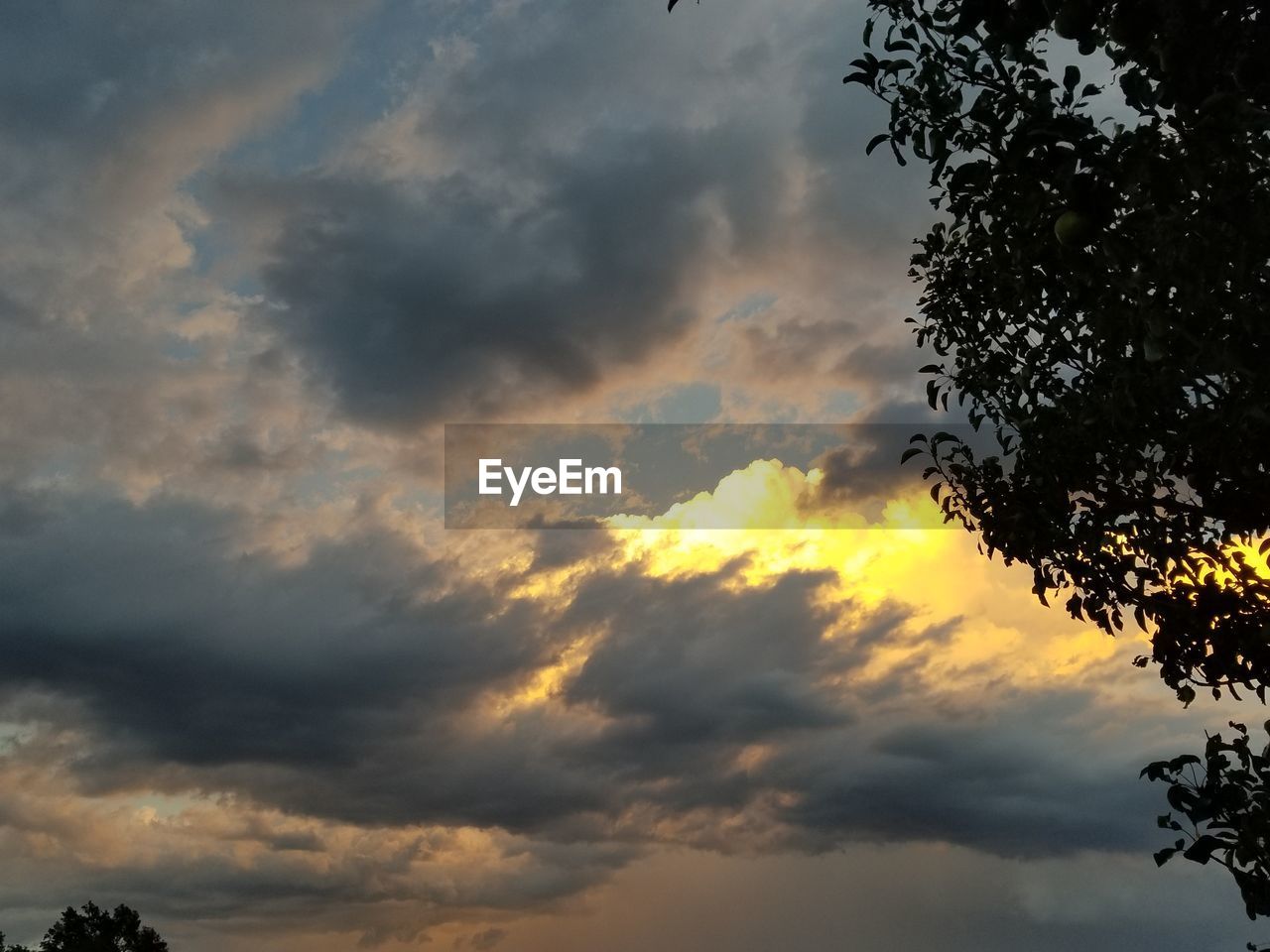 LOW ANGLE VIEW OF STORM CLOUDS OVER DRAMATIC SKY