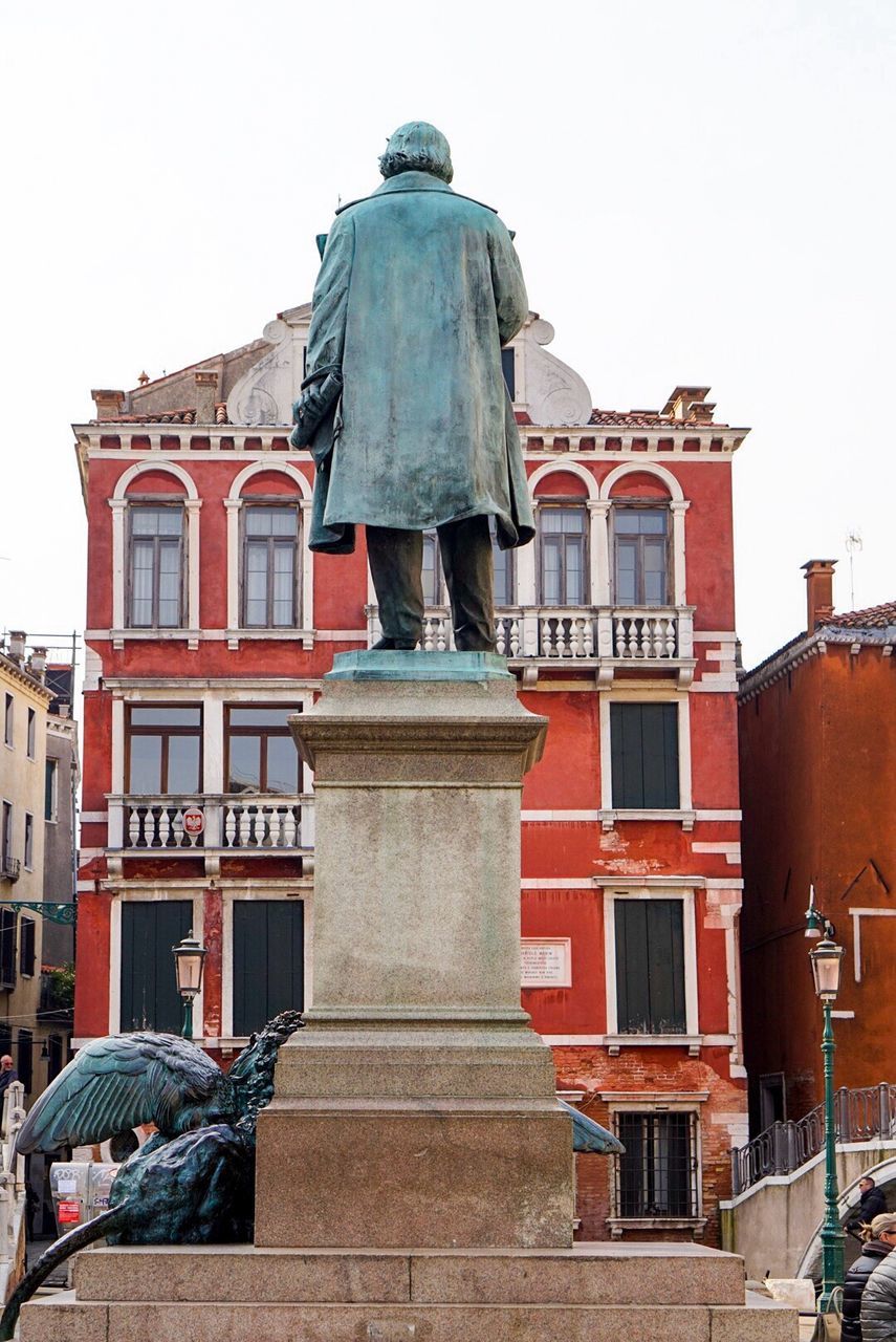 STATUE OF BUILDING