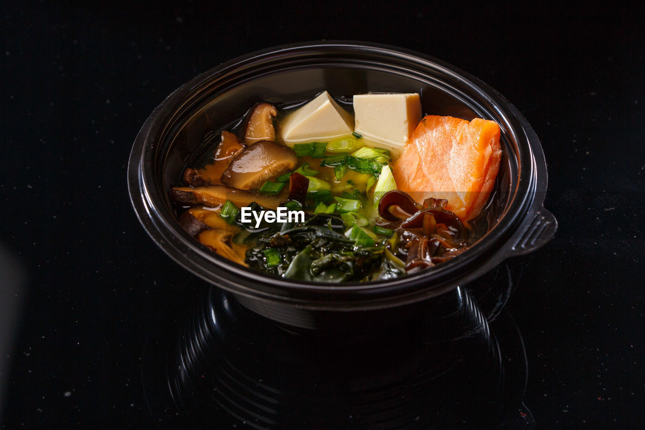HIGH ANGLE VIEW OF FOOD IN BOWL ON BLACK BACKGROUND