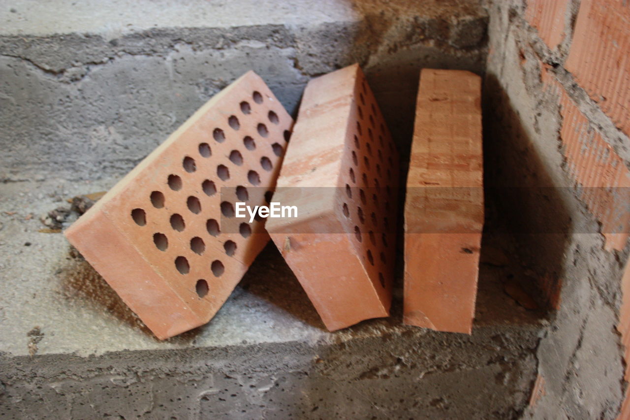 CLOSE-UP OF BRICK WALL WITH HOLE